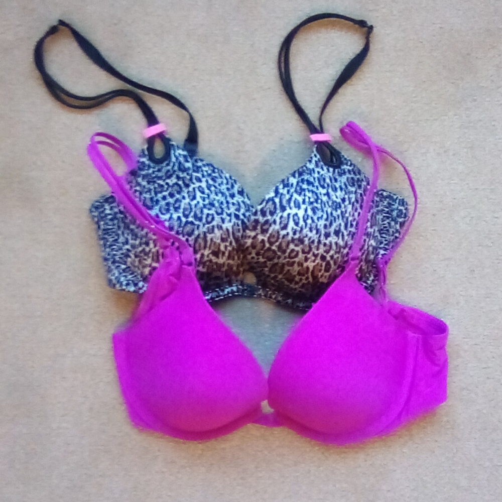 2 Victoria's Secret Push-Up Bras